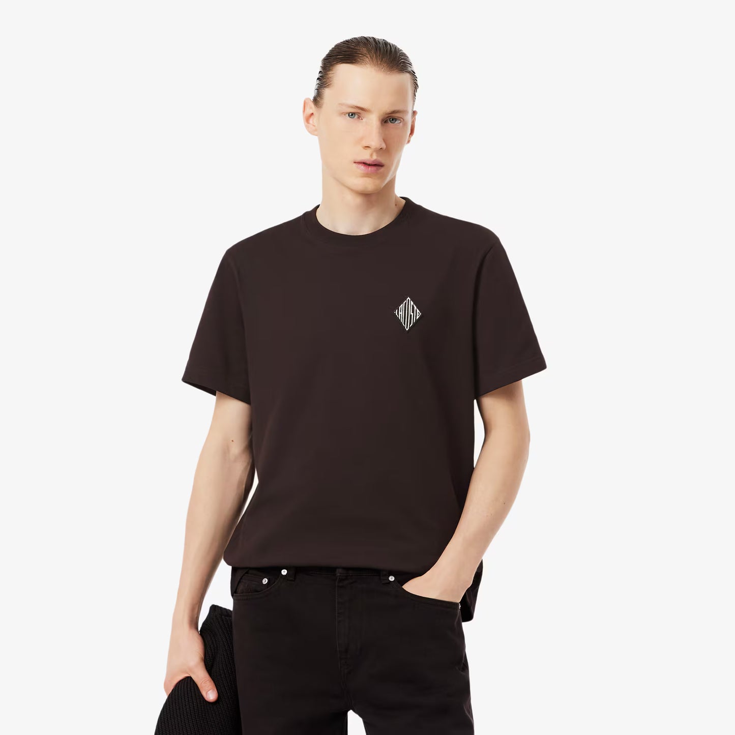 Klassisch geschnittenes T-Shirt mit großem Abzeichen-Akzent