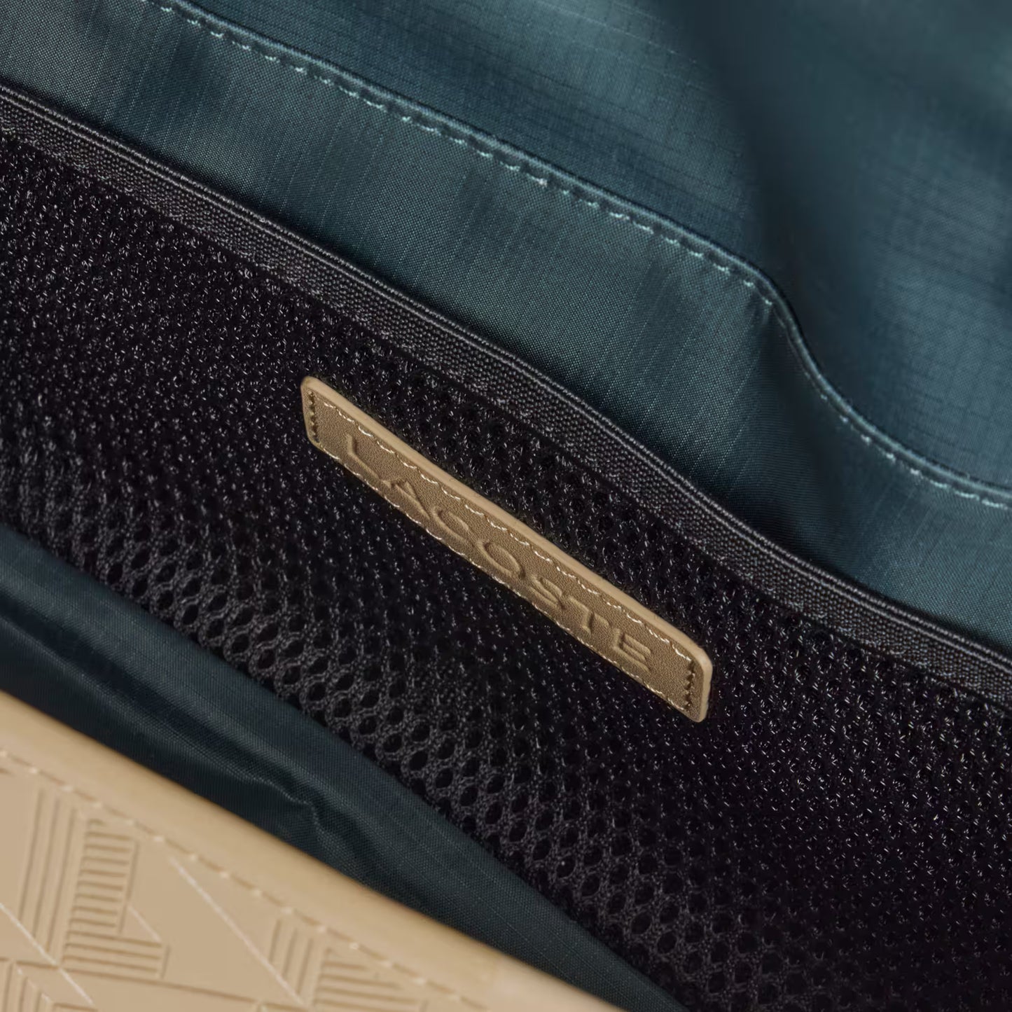 Kleine Monogramm-Lederklappen-Satchel