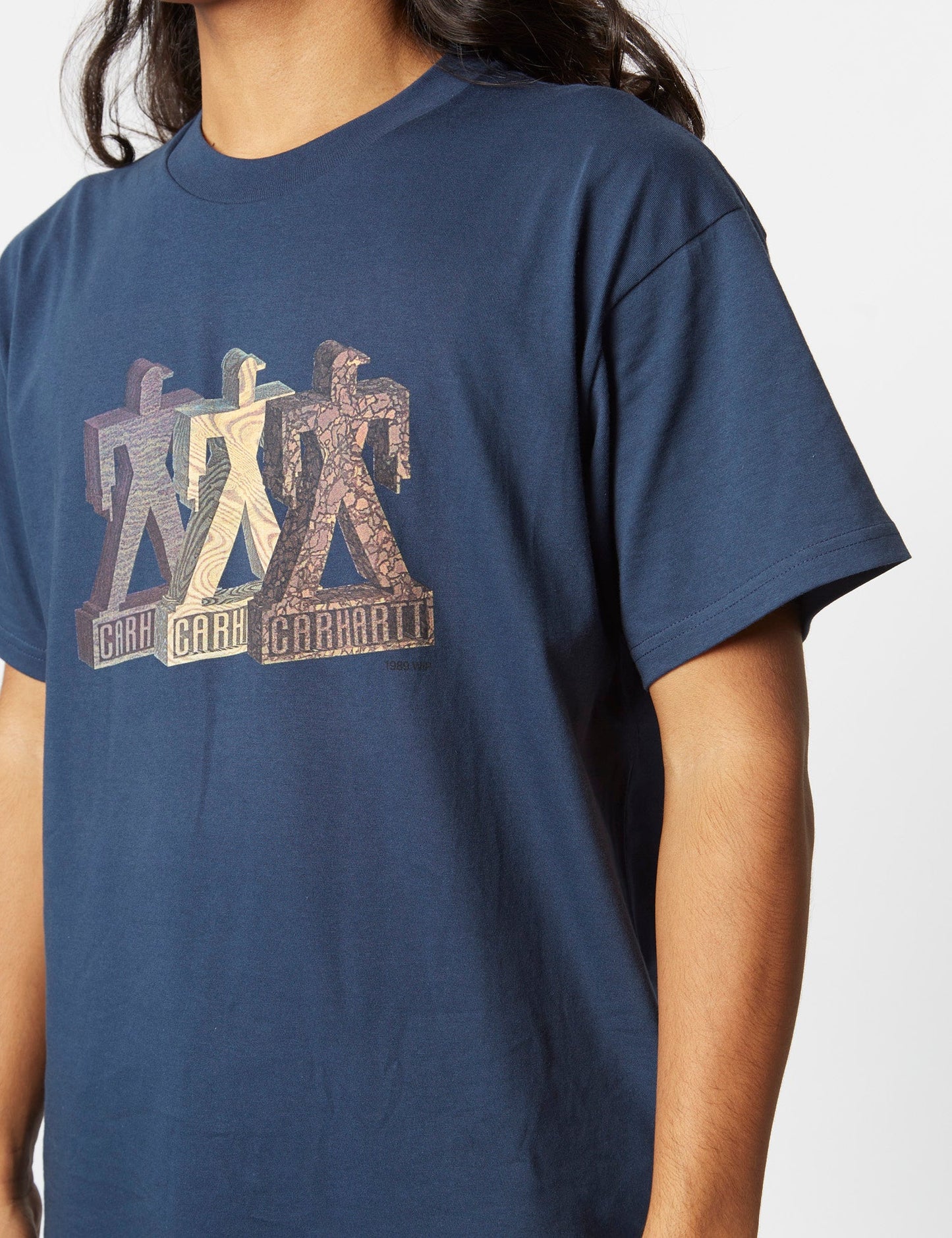 Built T-Shirt (locker sitzend) – Blau