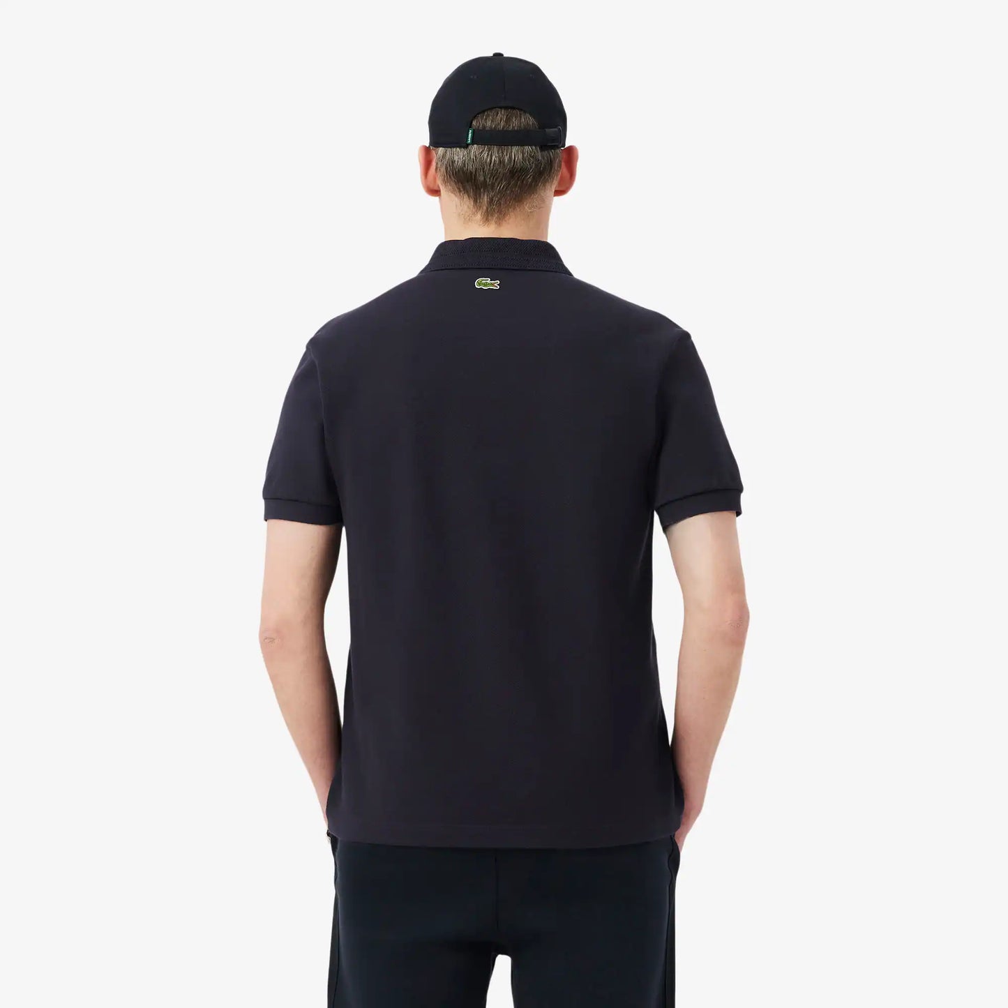 Französisches Polo-Shirt mit Badge im klassischen Schnitt